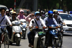 hom nay nang nong trung bo co the len den tren 40 c