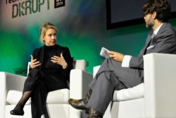 nu ty phu tre tuoi nguoi my trang tay sau 1 nam