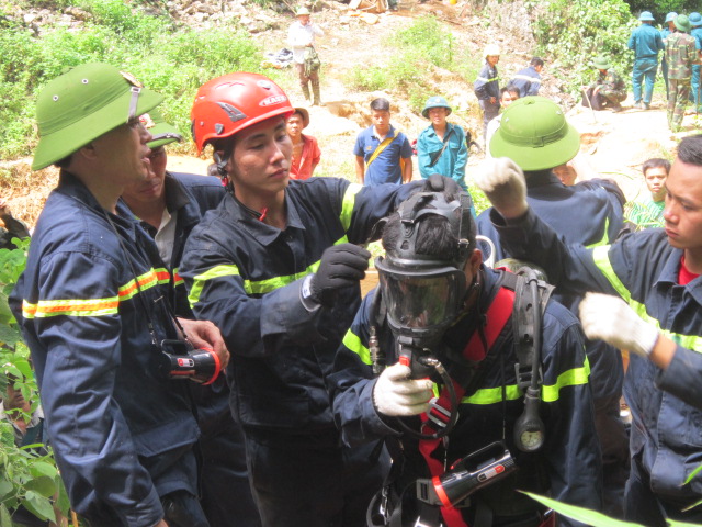 ba phu vang bi ket trong hang se thay doi phuong an tiep can nan nhan