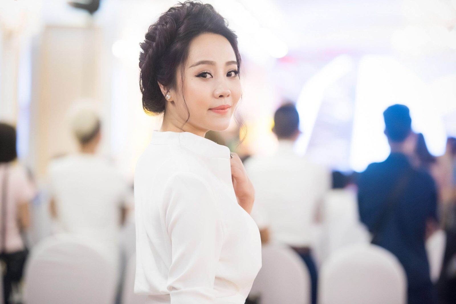 nu hoang sac dep yen hoa lam giam khao hoa khoi sac dep 2016
