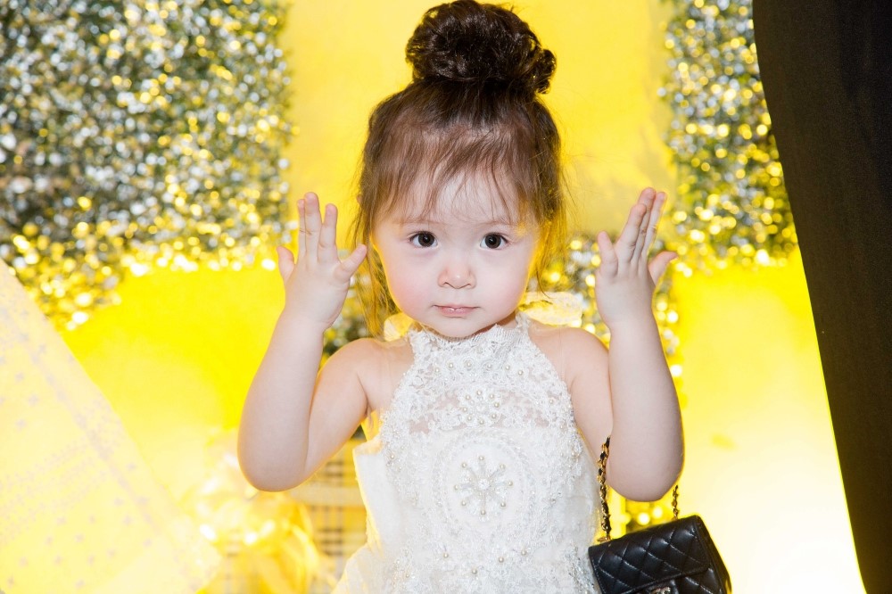 tan chay voi hinh anh sieu de thuong cua cadie moc tra trong sinh nhat 2 tuoi