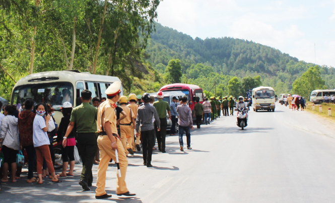 bat nhieu doi tuong vi chan duong khong cho cong nhan den cong ty lam viec