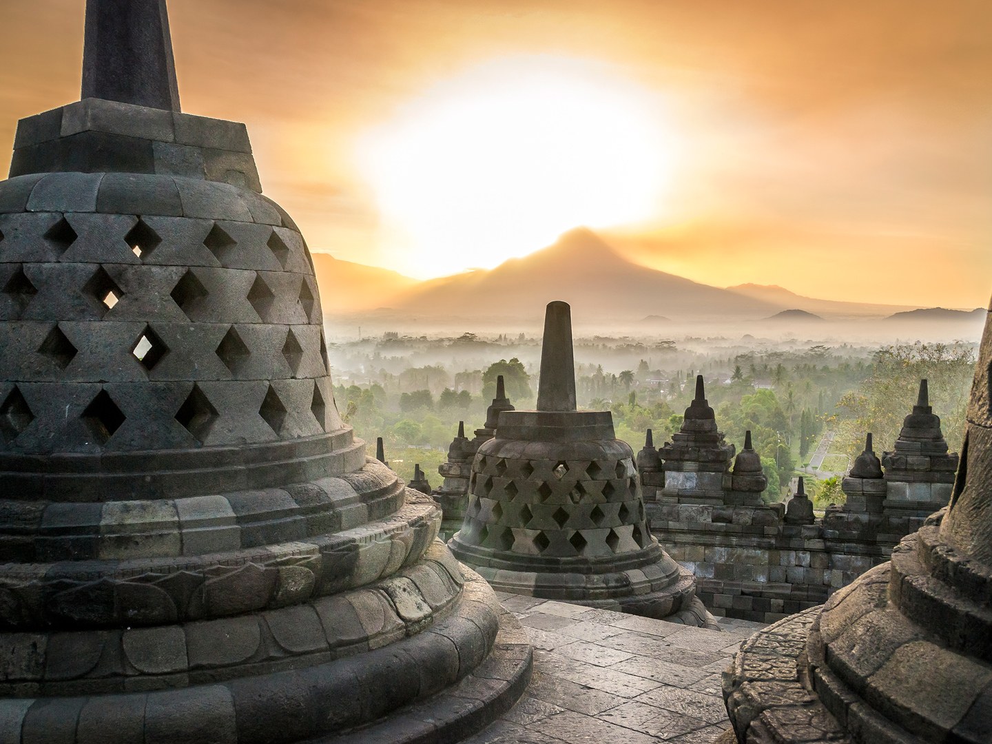 3 dia danh viet lot top 50 diem den dep nhat chau a