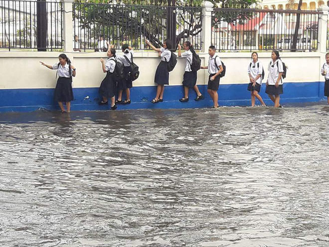 loat anh hai huoc chung minh ngap lut o bangkok khong he buon ruoi ruoi nhu nguoi ta van tuong