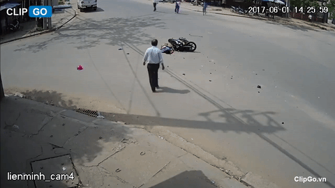 nam thanh nien gap nan boi cu vit ga co toc do kinh hoang