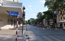 cuoi tuan ha noi nang nong dinh diem pho di bo vang hoe nhu mung 1 tet