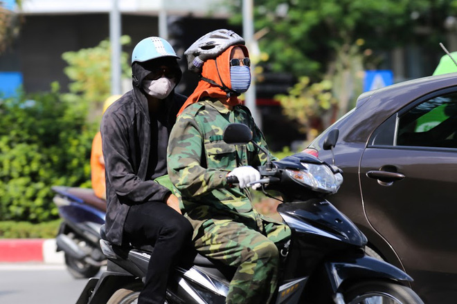 chum anh nghin le mot chieu thuc ba dao nguoi dan ha noi doi pho voi nang nong dinh diem