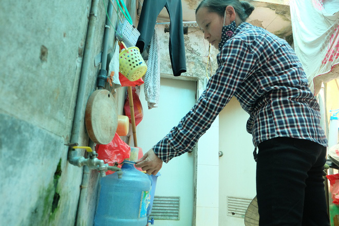 bi hai canh mat nuoc sach ngay ha noi nong dinh diem ca nha 4 nguoi cho du 4 lan di ve sinh moi dam xa nuoc