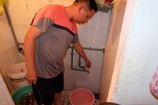 bi hai canh mat nuoc sach ngay ha noi nong dinh diem ca nha 4 nguoi cho du 4 lan di ve sinh moi dam xa nuoc