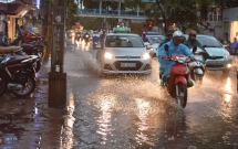 ha noi ngap sau con mua giong lon cham dut chuoi ngay nang nong