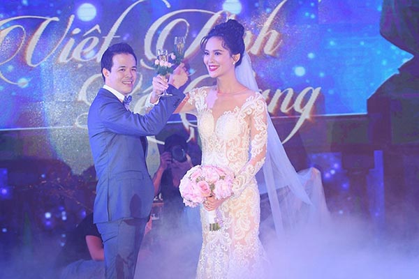 nguoi dep hoa hau to chuc dam cuoi voi dai gia hon 16 tuoi xa hoa nhat nhi showbiz viet