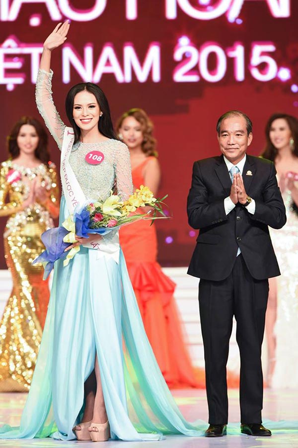 nguoi dep hoa hau to chuc dam cuoi voi dai gia hon 16 tuoi xa hoa nhat nhi showbiz viet
