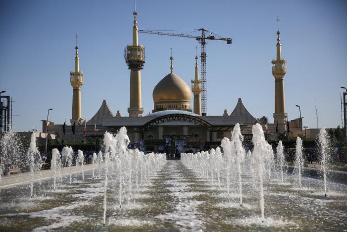 toa nha quoc hoi iran bi tan cong it nhat 12 nguoi chet