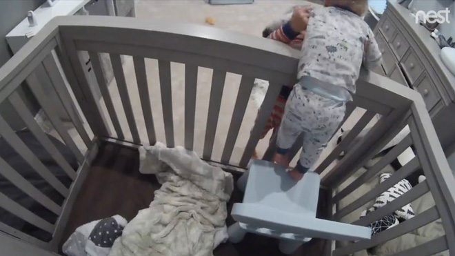 thay em bi me nhot trong cui anh trai len ke hoach giai cuu cau em thoat ra ngoai thanh cong