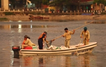 ha noi dung 1 nam sau su co ca lai chet noi trang mat ho hoang cau