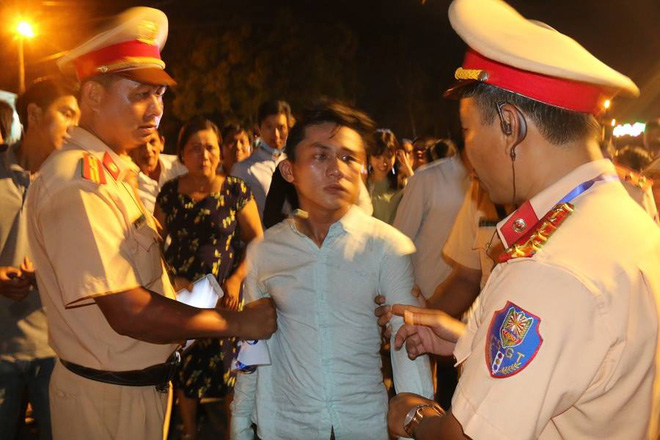 bat mot nghi pham cuop day chuyen cua nguoi phu nu tai festival di san quang nam
