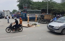 ha noi xe ba gac cho cong kenh do xuong duong nguoi dan ong lai xe tu vong tai cho