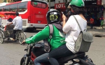 gap nu hanh khach dang khoc thanh nien chay xe grab da co hanh dong dep sau mot loi de nghi