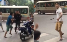 hai nhom thanh nien cam hung khi hon chien tren pho co ha noi giua ban ngay