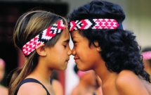 cu tuong chao hoi don gian lam nhung thuc ra moi nuoc lai co cach chao nhau chang dung hang ai