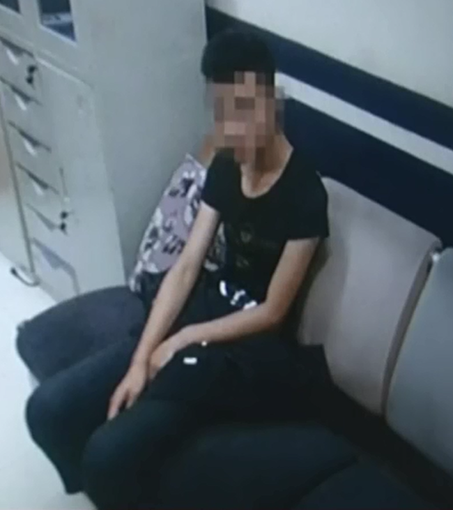 vu 3 nam thanh nien khong che co phu dau trong o to de sam so gay phan no canh sat vao cuoc dieu tra