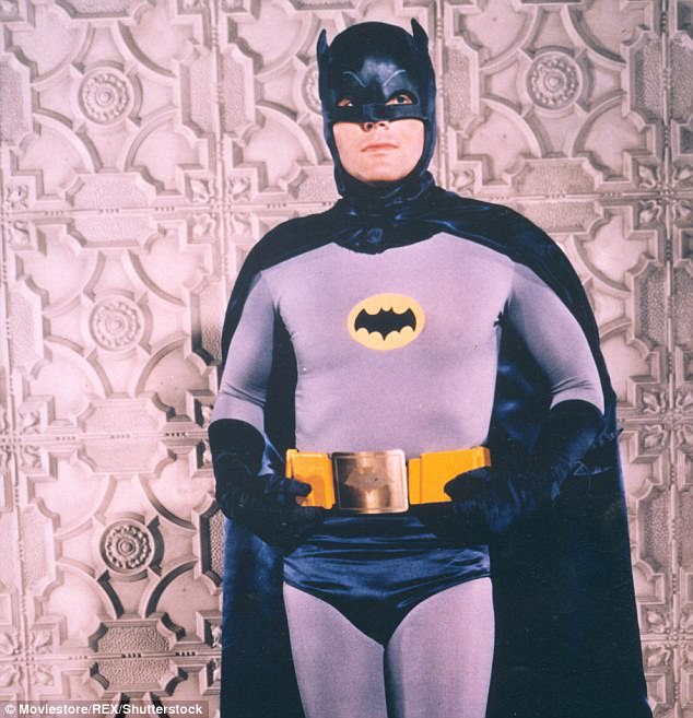 bieu tuong phim batman mot thoi bi khui doi tu truy lac