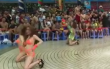 cong vien nuoc dam sen bi phat 45 trieu dong vi de vu cong mua bikini truoc mat tre em