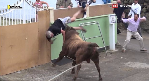 mai quay phim tren ipad khong de y nguoi dan ong bi bo tot xong toi huc vang xuong dat