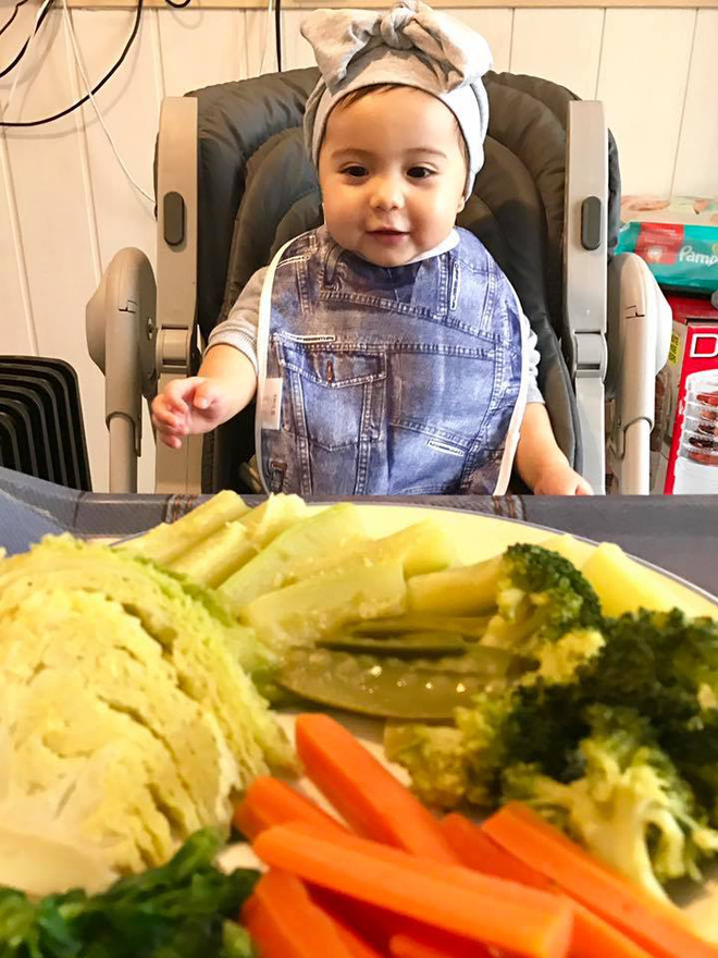 ve xinh xan de thuong cua thien than lai 1 tuoi don tim cu dan mang thai lan