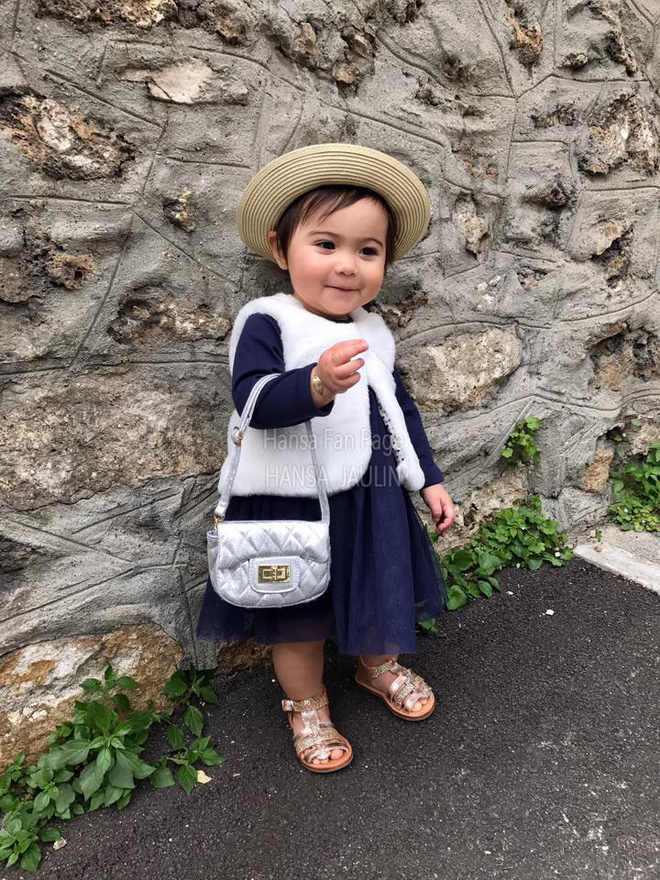 ve xinh xan de thuong cua thien than lai 1 tuoi don tim cu dan mang thai lan