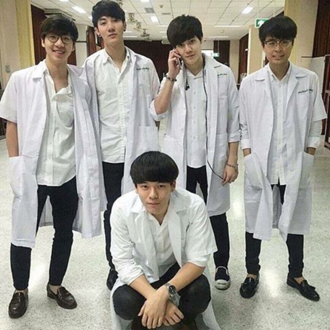 dan trai dep khien cac thieu nu phai xao xuyen trai tim cua truong dai hoc danh gia nhat thai lan