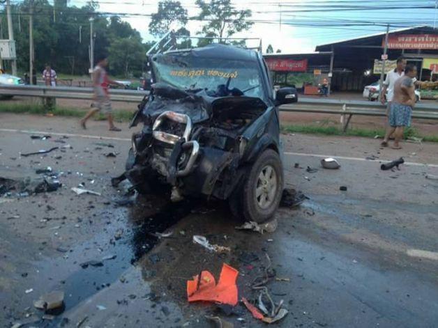 thai lan xe khach 16 cho dam vao xe ban tai lam 4 nguoi thiet mang trong do co mot phu nu nguoi viet