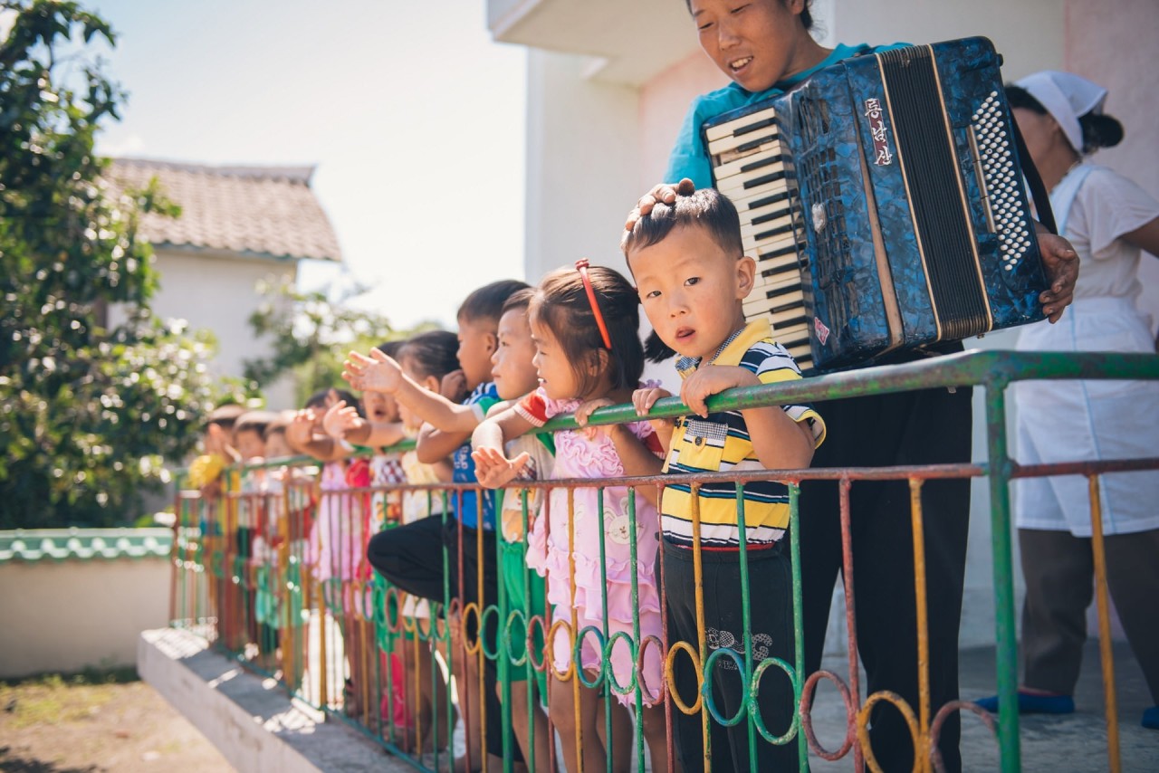 trieu tien dep ngo ngang qua ong kinh du khach nuoc ngoai