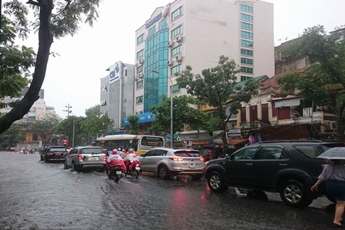 ha noi co mua va dong keo dai den ngay 186