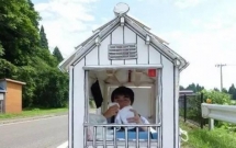 Chuyện thật như đùa: Tiếc tiền thuê nhà, chàng sinh viên Nhật Bản thiết kế nhà giấy để ở