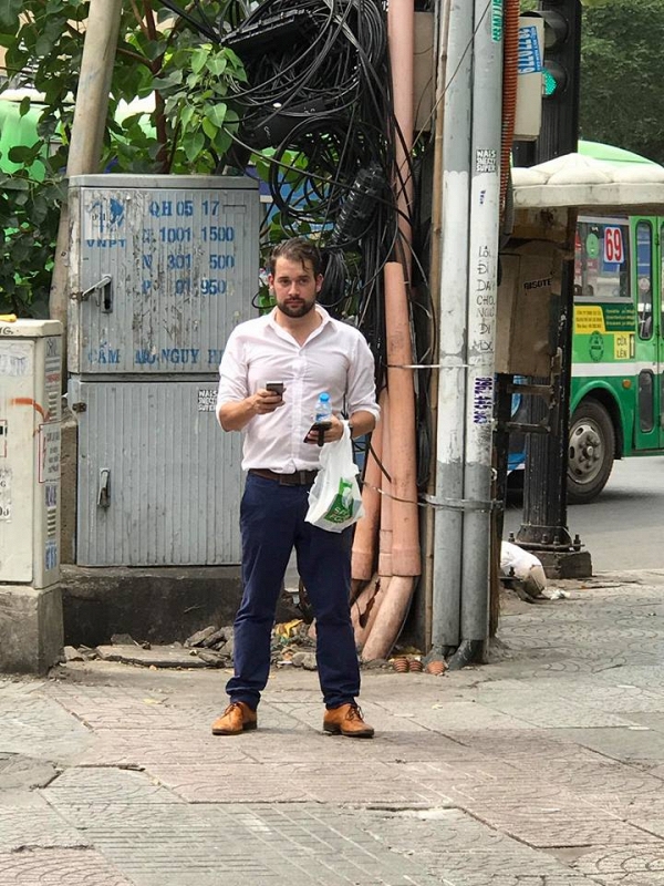 xon xao clip anh tay mo hoi dam dia ra suc ngan can dong xe may di len via he sai gon