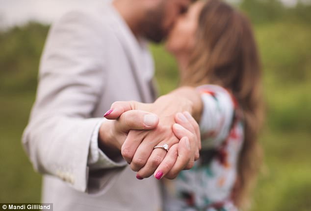 chang trai 29 tuoi cau hon be gai 5 tuoi va cau chuyen cam dong phia sau