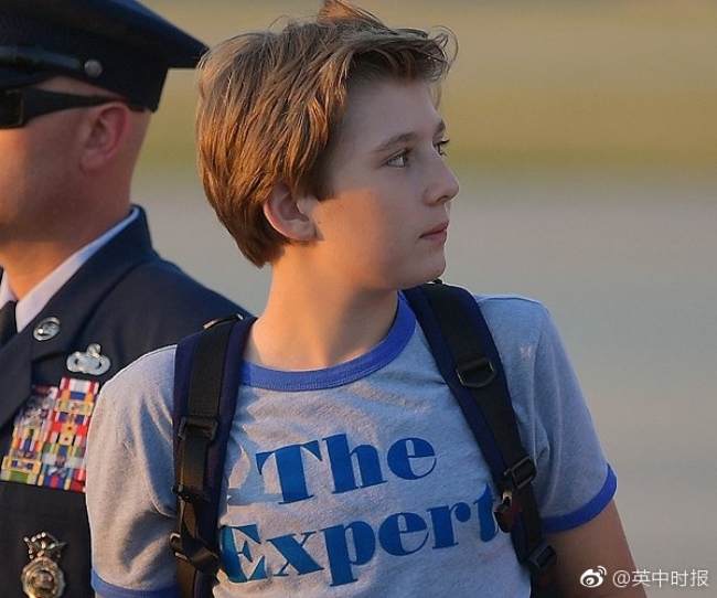 nho co cau ut dep trai nha tong thong trump chiec ao phong binh dan nay da nhanh chong chay hang