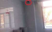 lap camera trong toilet nam de giam sat hoc sinh nha truong vap phai chi trich du doi