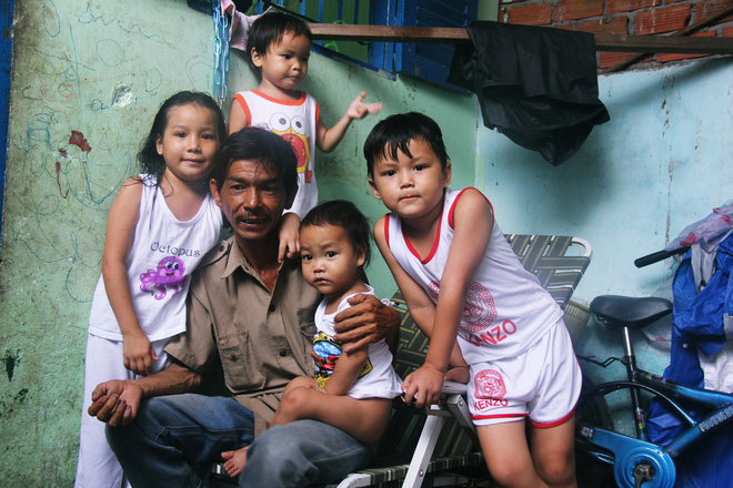 tim ve ngoi nha cua nhung dua be trong clip gao khoc vi doi gay xon xao mang xa hoi