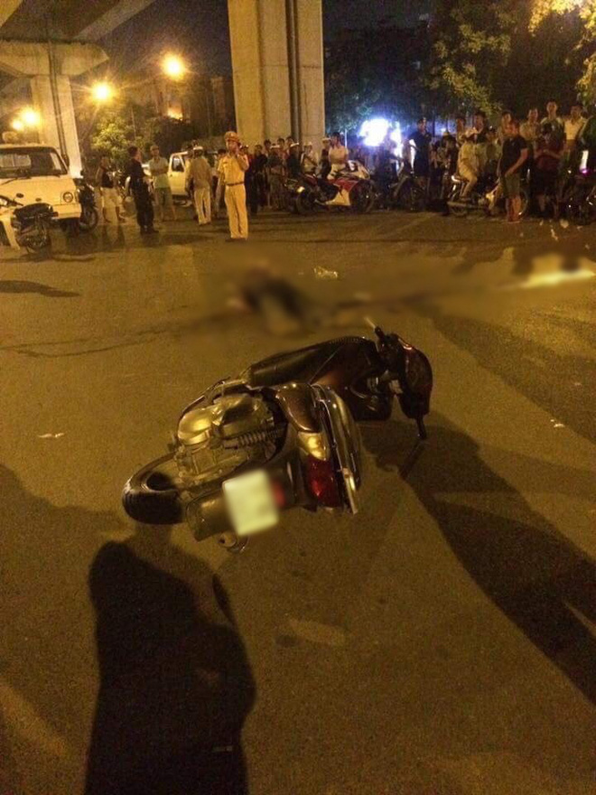 ha noi nguoi dan ong di xe sh nga ra duong tu vong trong dem