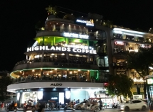 so sanh kha nang chup toi cua camera j7 pro co khau do f17 voi smartphone trung quoc cung tam gia khau do f20