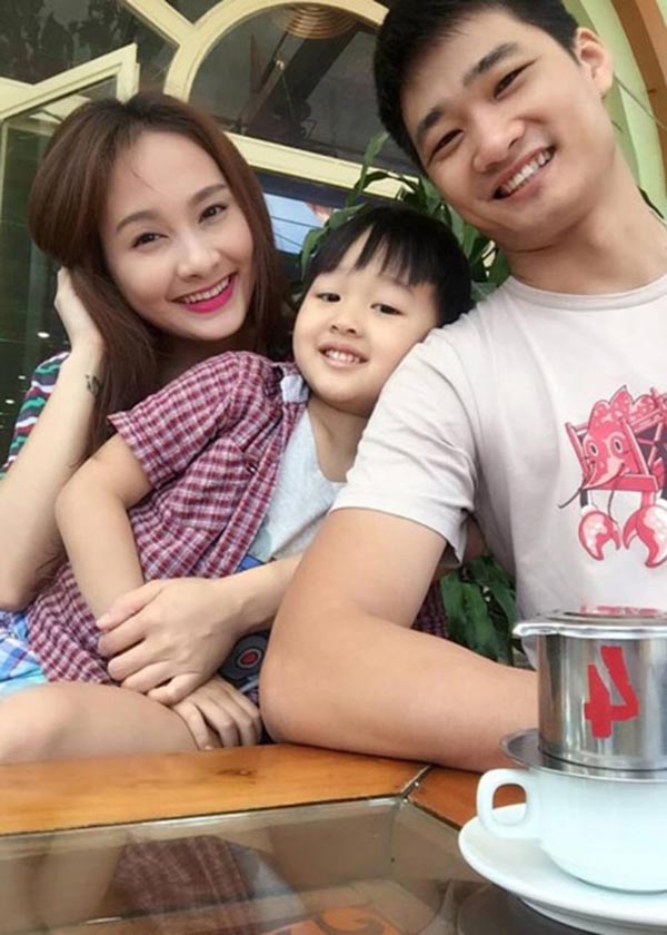 gia tai o tuoi 27 cua bao thanh phim song chung voi me chong