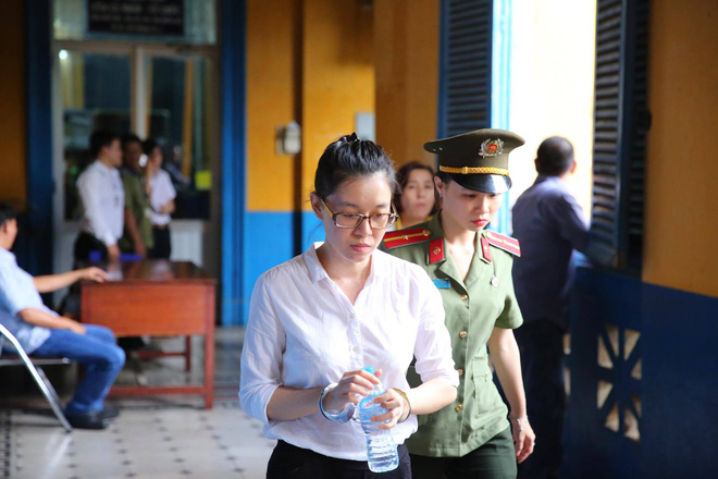 hoa hau phuong nga va thuy dung duoc tai ngoai