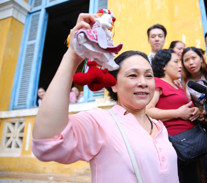 hoa hau phuong nga va thuy dung duoc tai ngoai