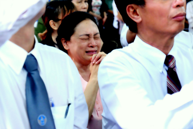 me hoa hau phuong nga toi luc tung nha de tim bup be may man tang nga khi con duoc tai ngoai