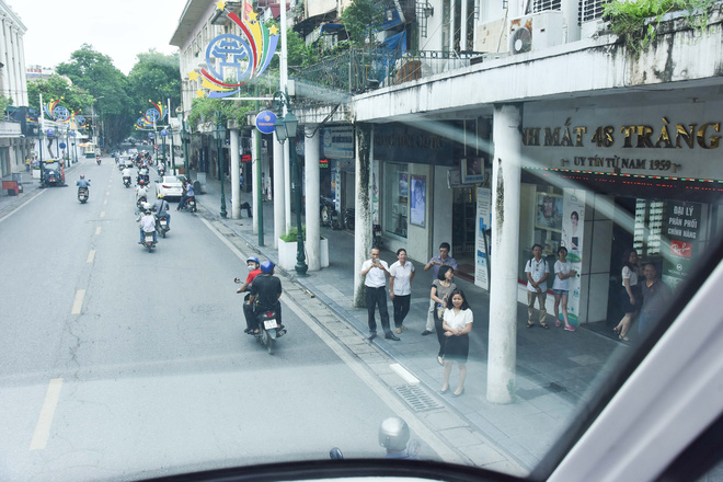 xe buyt 2 tang doc dao dau tien o ha noi phuc vu khach du lich