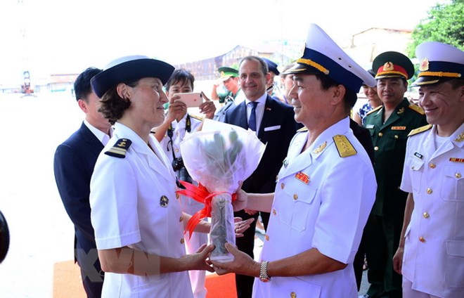 tau hai quan phap tham huu nghi tphcm dip ky niem 45 nam quan he ngoai giao voi viet nam