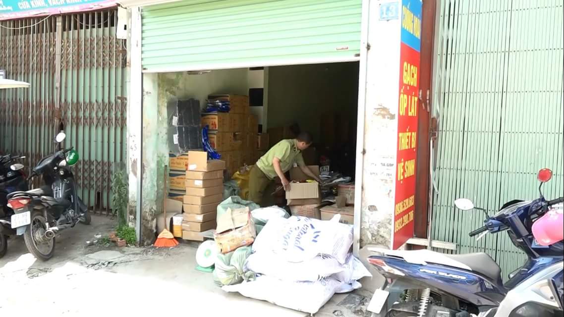 ha noi dot nhap kho chua hon 1 tan nguyen lieu tra sua ban doi lot duong trang