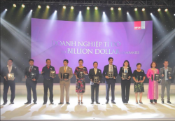 vinamilk lien tuc nhan duoc cac binh chon xuat sac trong linh vuc kinh doanh 6 thang dau nam 2018